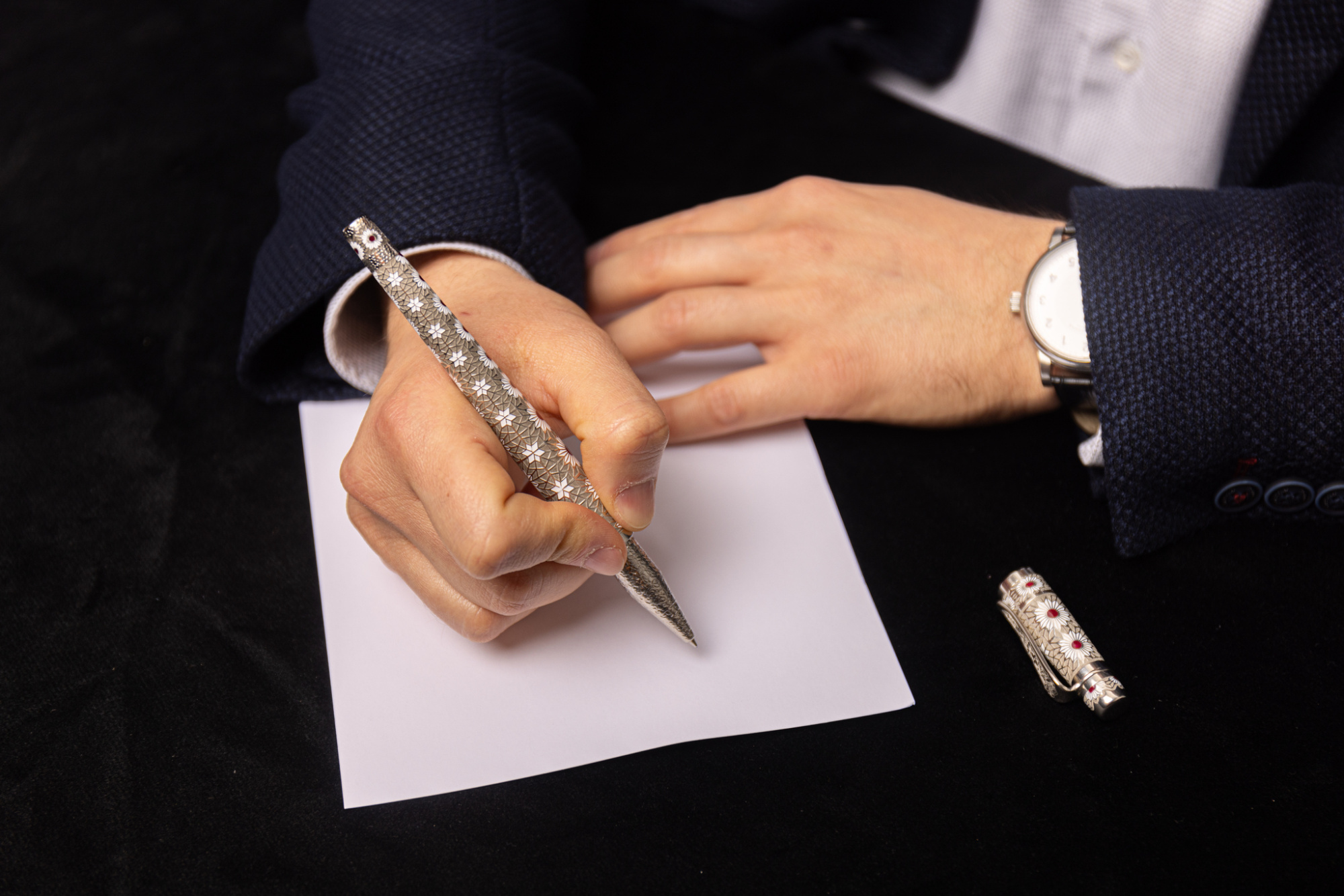 Ручка для письма с колпачком